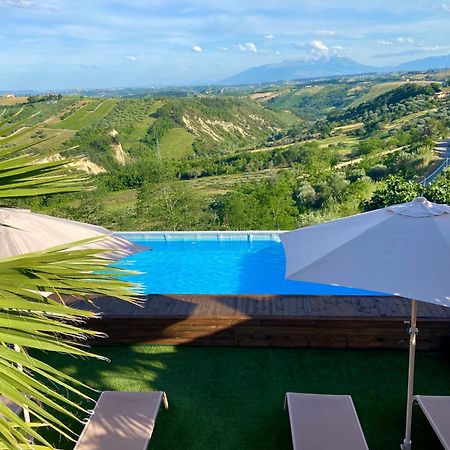 Bed And Adventure Tramontana Resort - Camera Vista Castilenti Bagian luar foto