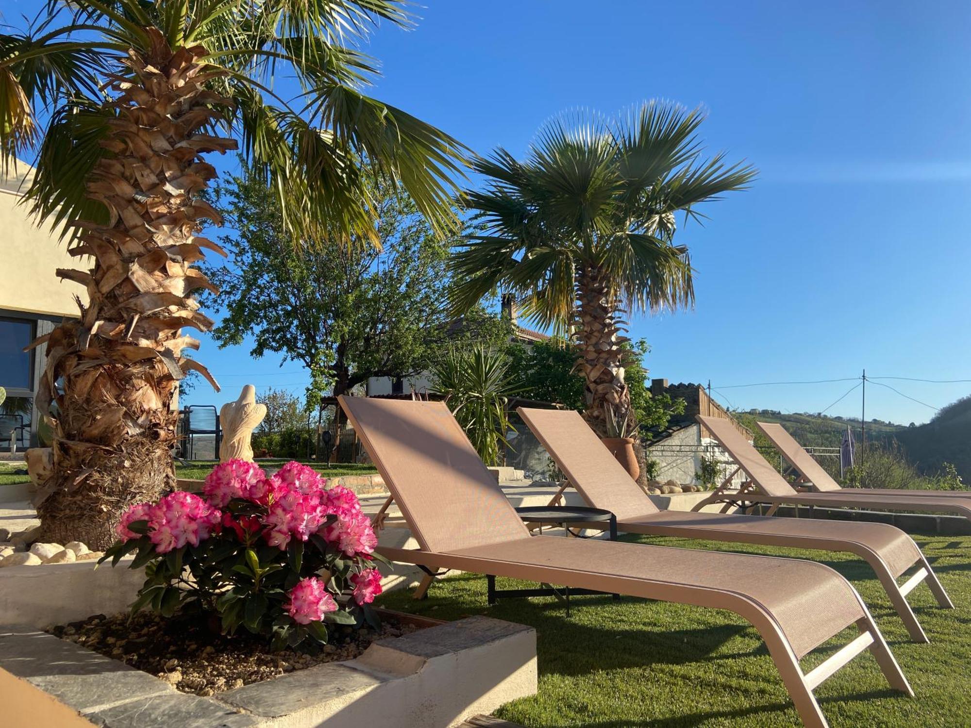 Bed And Adventure Tramontana Resort - Camera Vista Castilenti Bagian luar foto